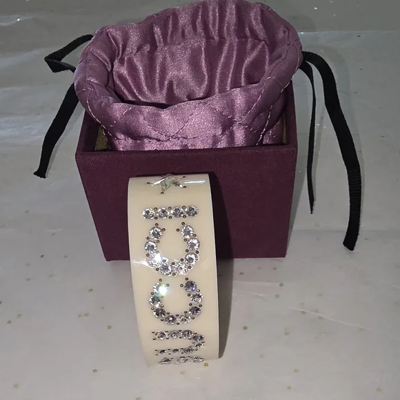Authentic!! GUCCI "DEADSTOCK" IVORY Cuff Bracelet with Silver Rhinestones - Picture 6 of 16